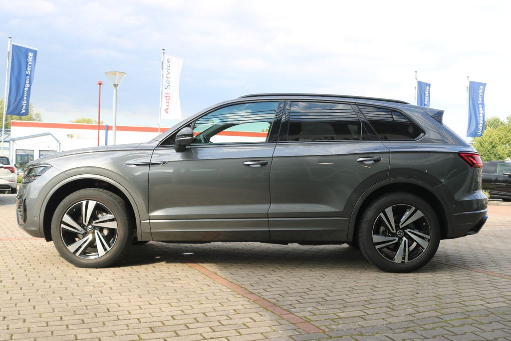 Volkswagen Touareg 2022 г. Серый, пробег 49900 км