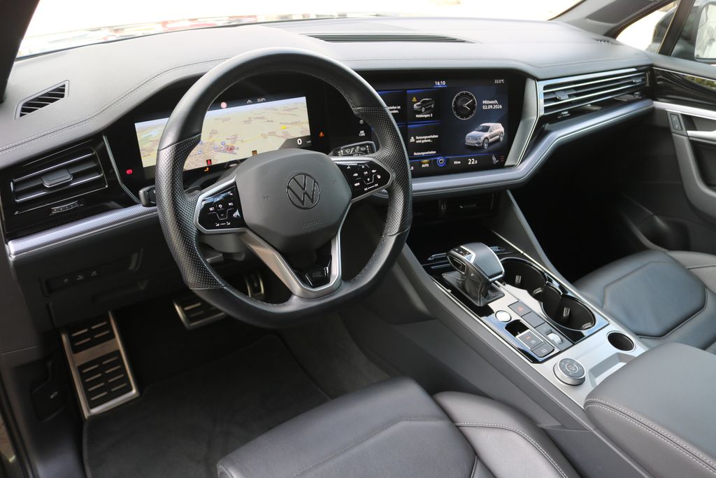 Volkswagen Touareg 2022 г. Серый, пробег 49900 км