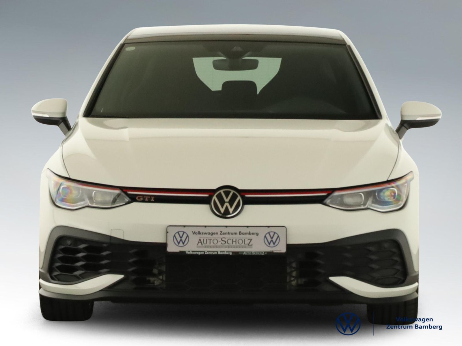 Volkswagen Golf 2024 г. Белый, пробег 22000 км