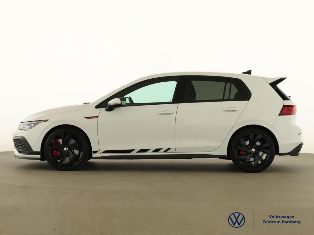 Volkswagen Golf 2024 г. Белый, пробег 22000 км