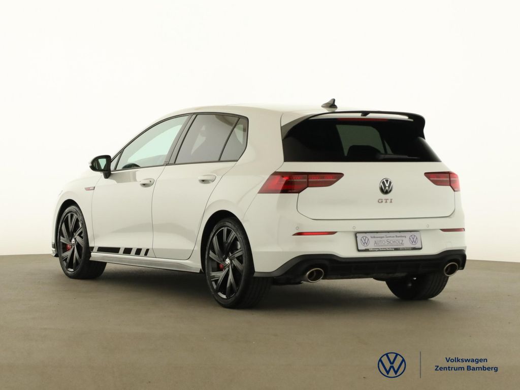 Volkswagen Golf 2024 г. Белый, пробег 22000 км