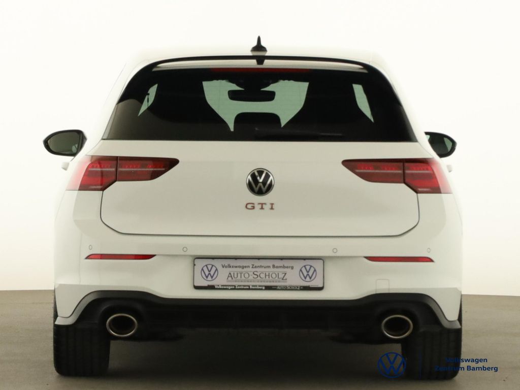 Volkswagen Golf 2024 г. Белый, пробег 22000 км