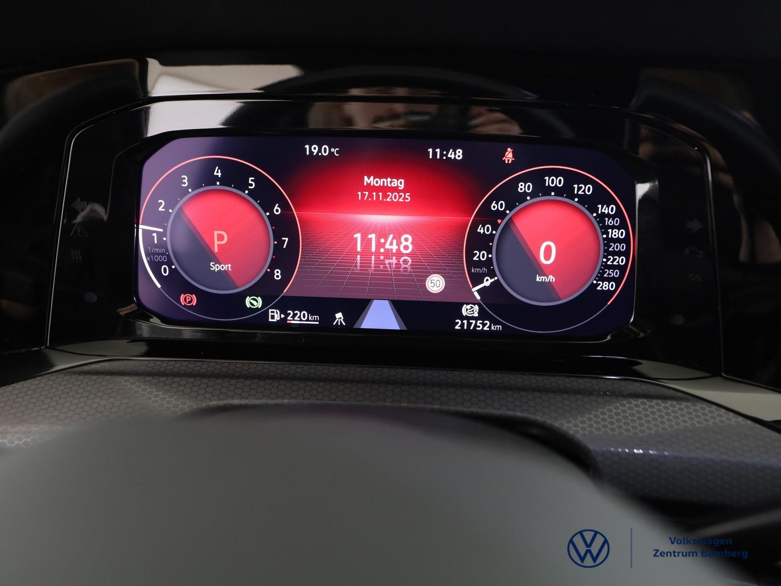 Volkswagen Golf 2024 г. Белый, пробег 22000 км