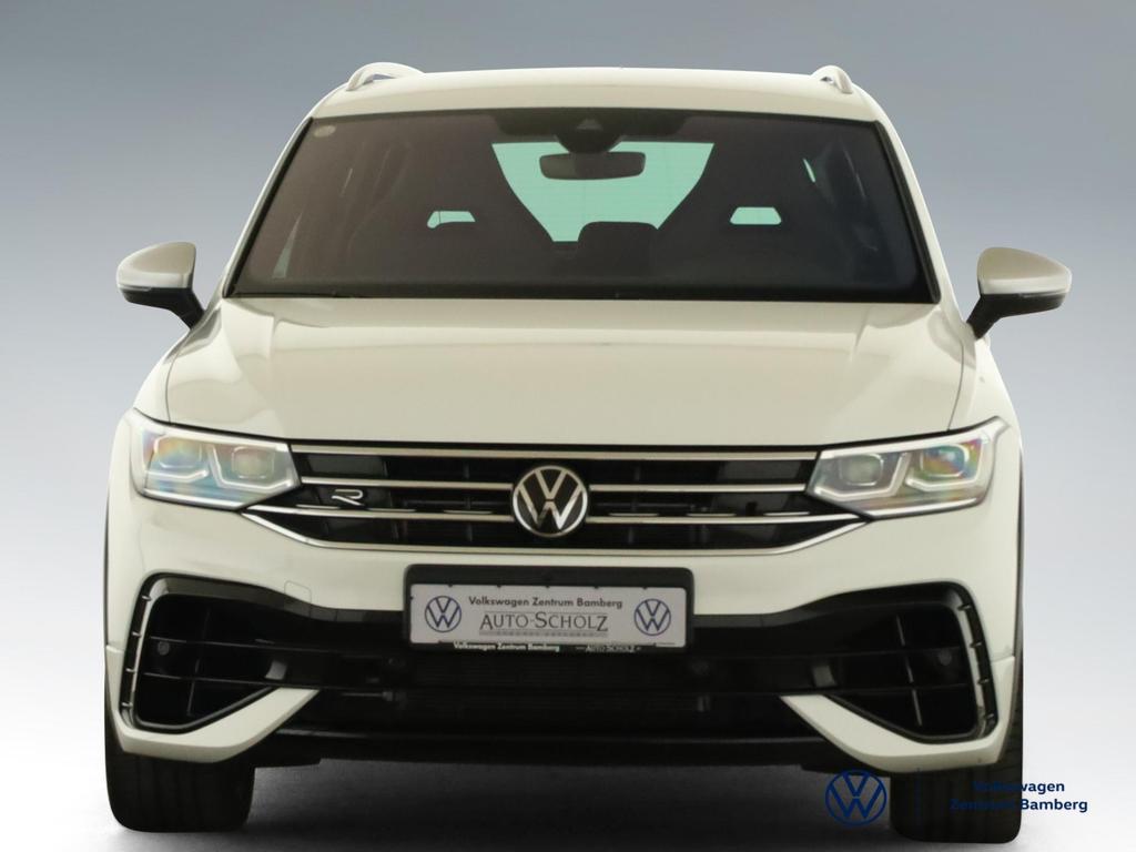 Volkswagen Tiguan 2023 г. Белый, пробег 28800 км