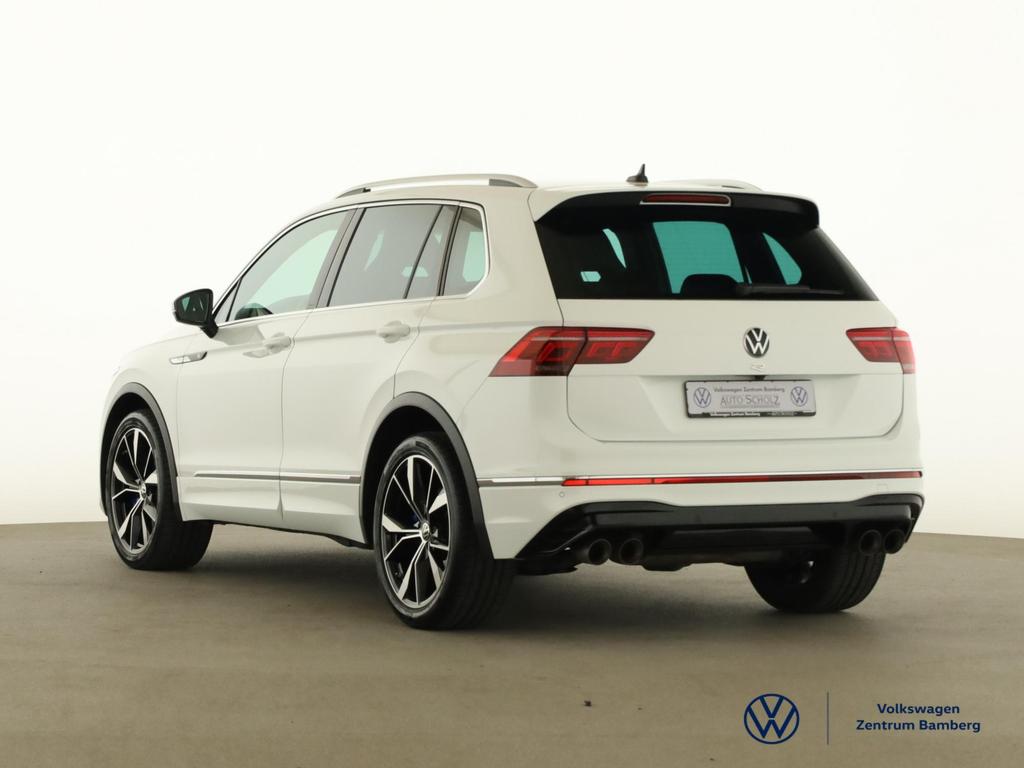 Volkswagen Tiguan 2023 г. Белый, пробег 28800 км
