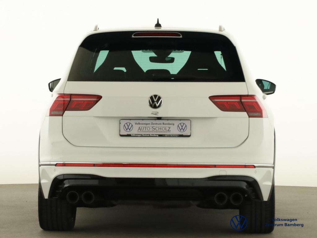 Volkswagen Tiguan 2023 г. Белый, пробег 28800 км