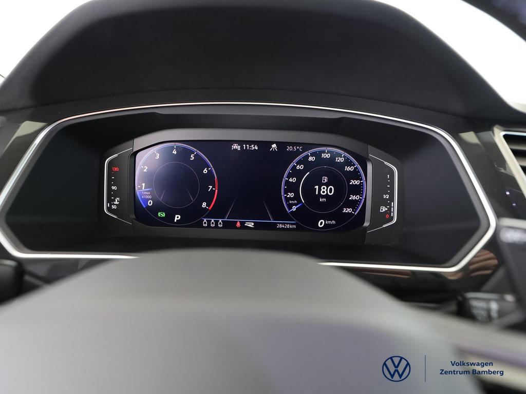 Volkswagen Tiguan 2023 г. Белый, пробег 28800 км