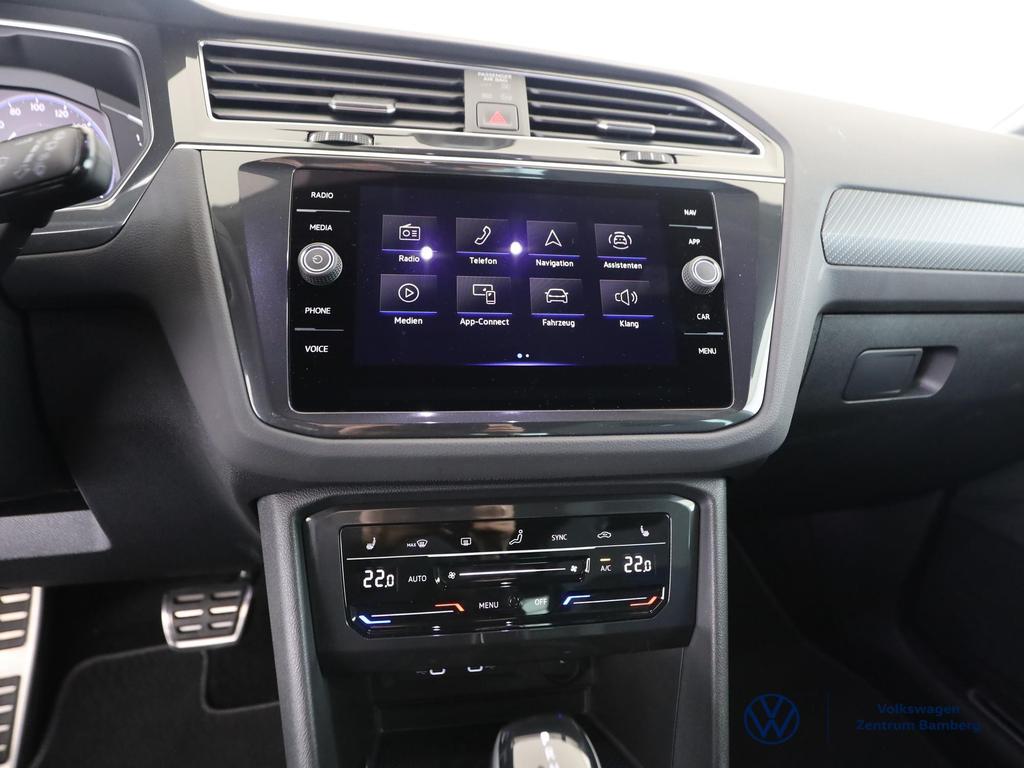 Volkswagen Tiguan 2023 г. Белый, пробег 28800 км