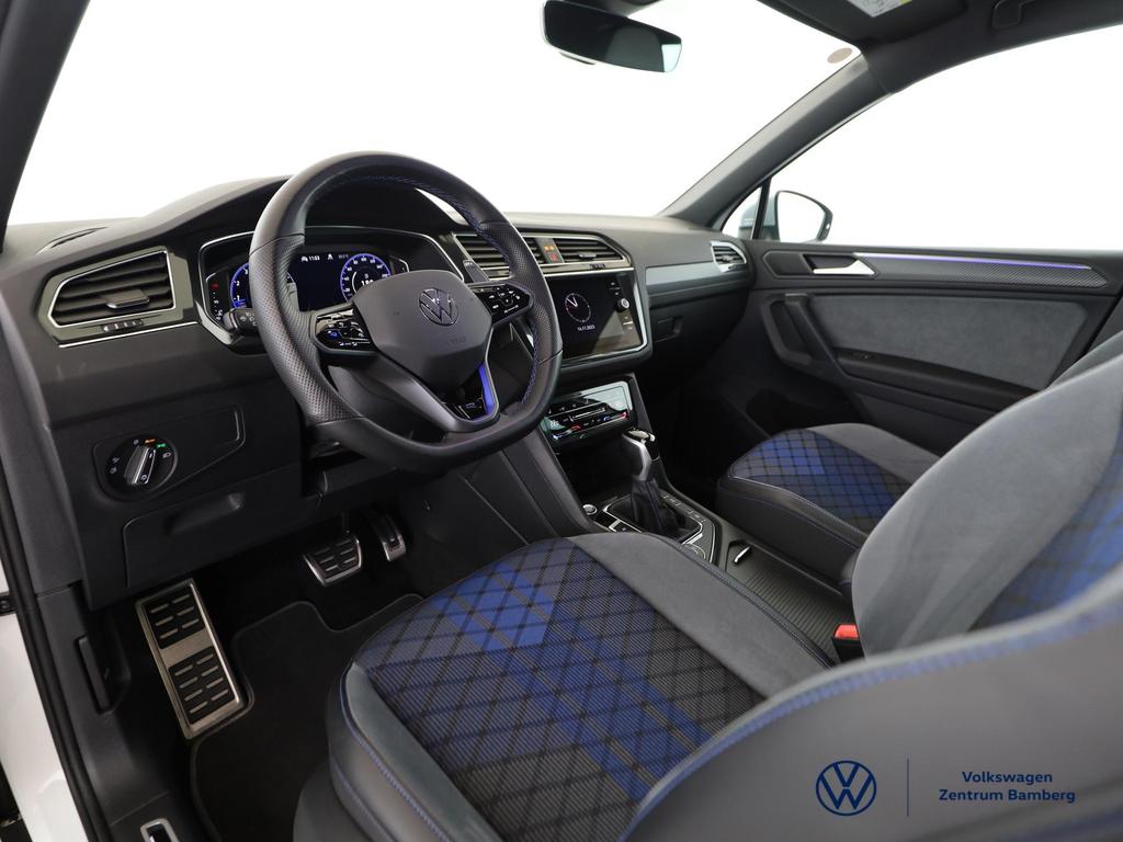 Volkswagen Tiguan 2023 г. Белый, пробег 28800 км