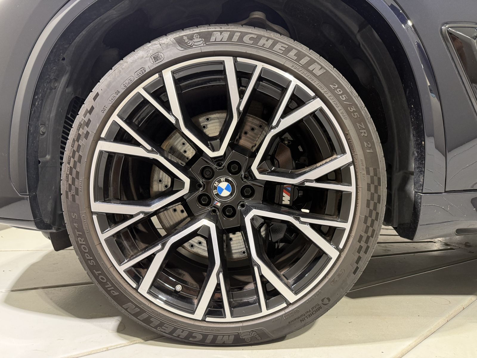 BMW X5 M 2023 г. Чёрный, пробег 12534 км