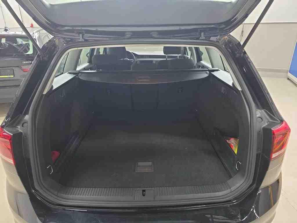 Volkswagen PASSAT VARIANT 2023 г. Чёрный, пробег 51938 км