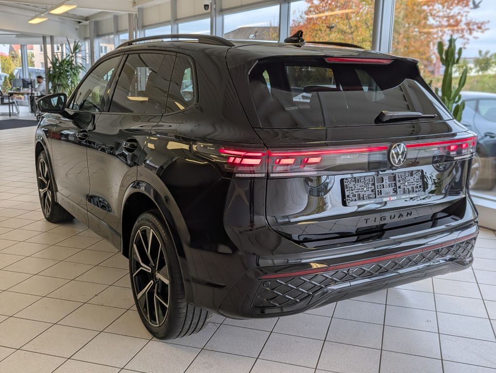 Volkswagen Tiguan 2025 г. Чёрный, пробег 25376 км