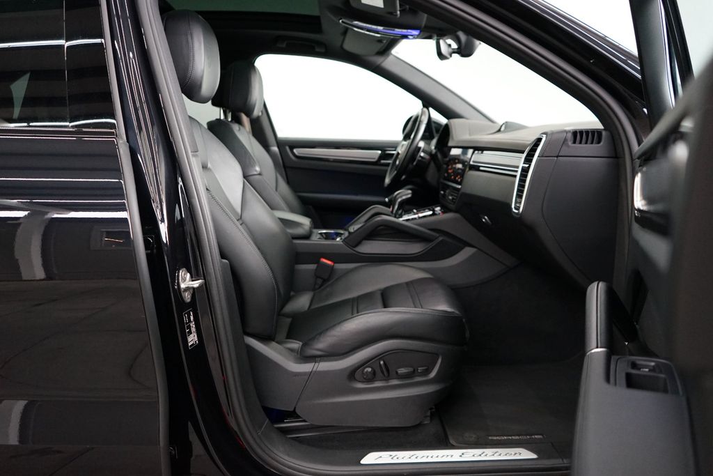 Porsche Cayenne 2022 г. Чёрный, пробег 41500 км