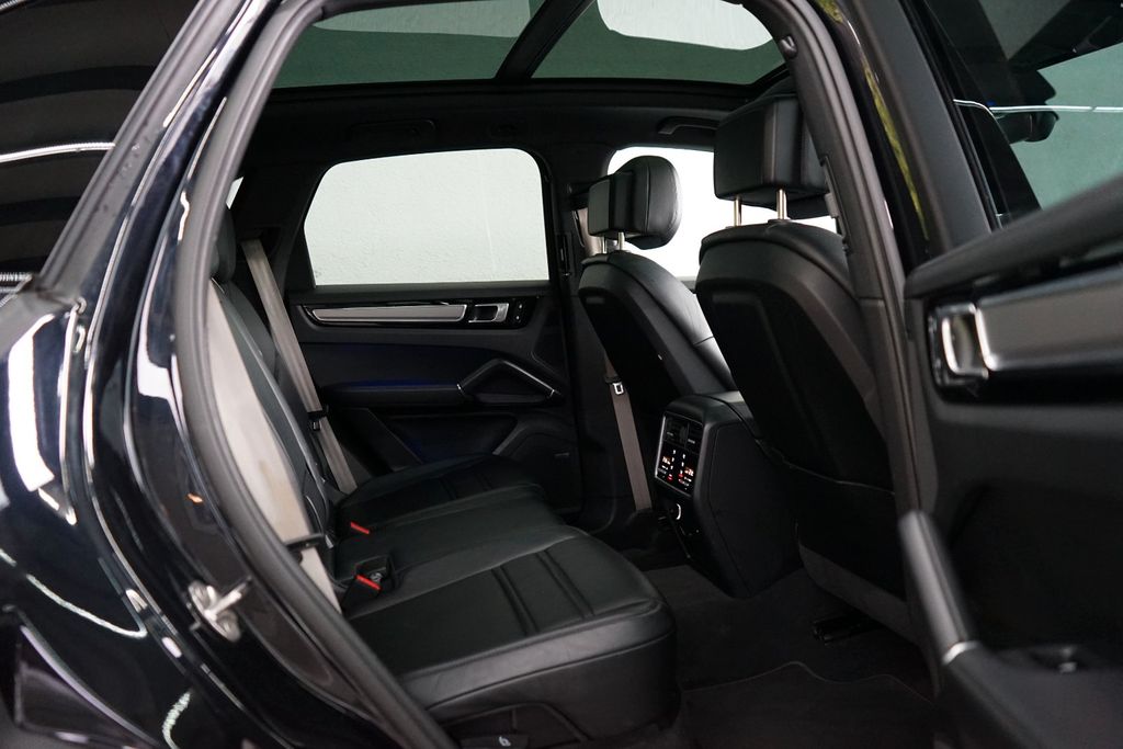 Porsche Cayenne 2022 г. Чёрный, пробег 41500 км