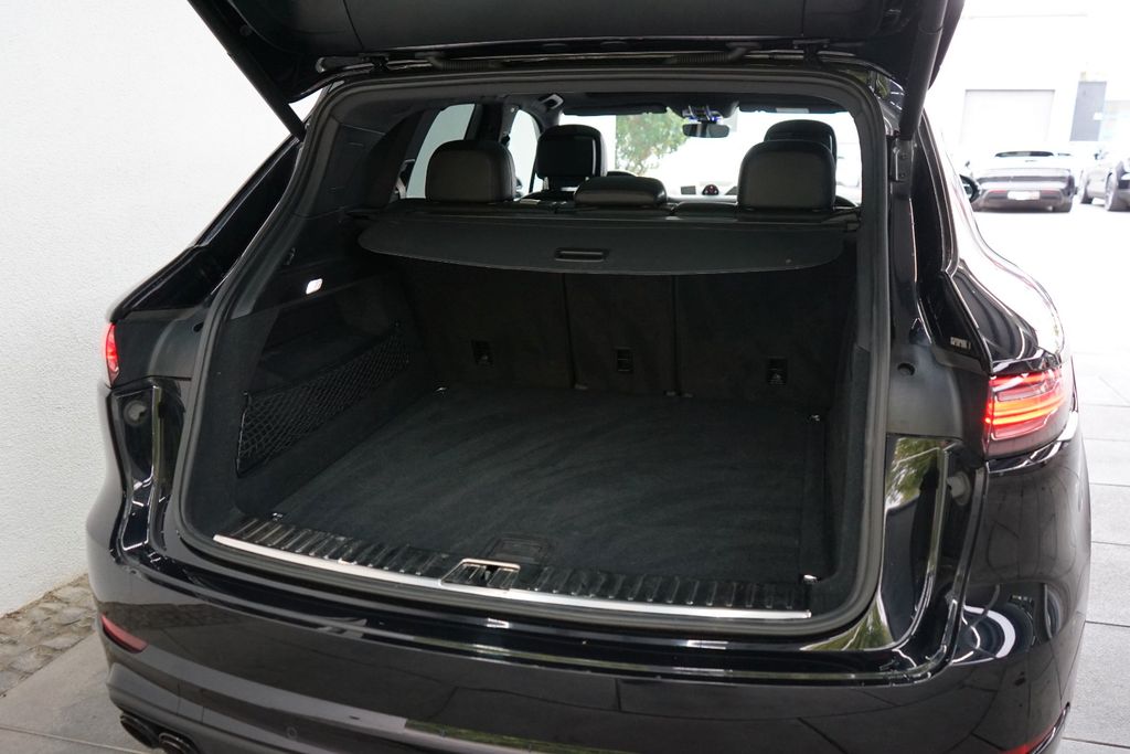 Porsche Cayenne 2022 г. Чёрный, пробег 41500 км