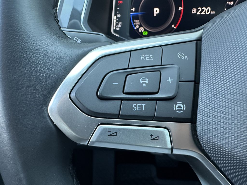 Volkswagen TIGUAN ALLSPACE 2023 г. Серый, пробег 59750 км