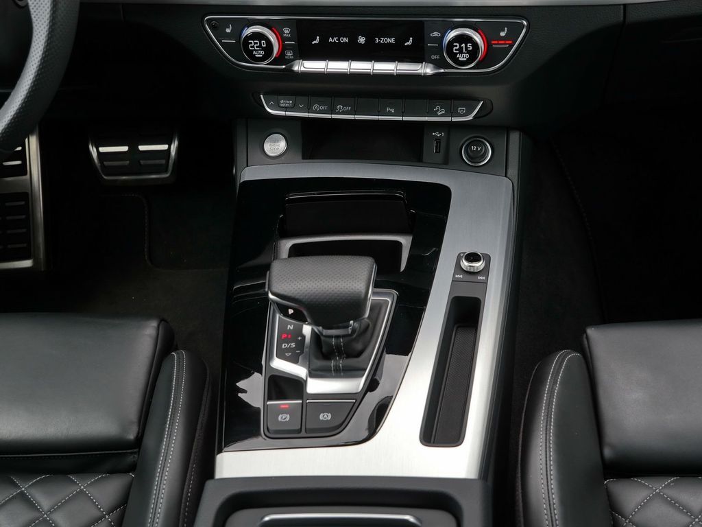 Audi Q5 2023 г. Зелёный, пробег 27700 км