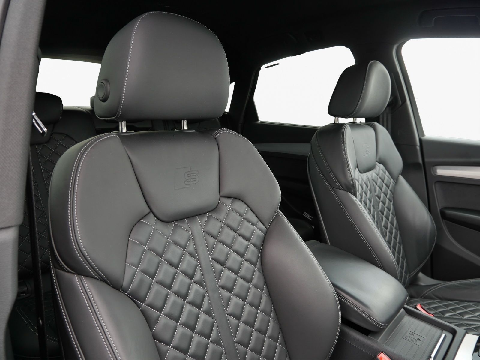 Audi Q5 2023 г. Зелёный, пробег 27700 км
