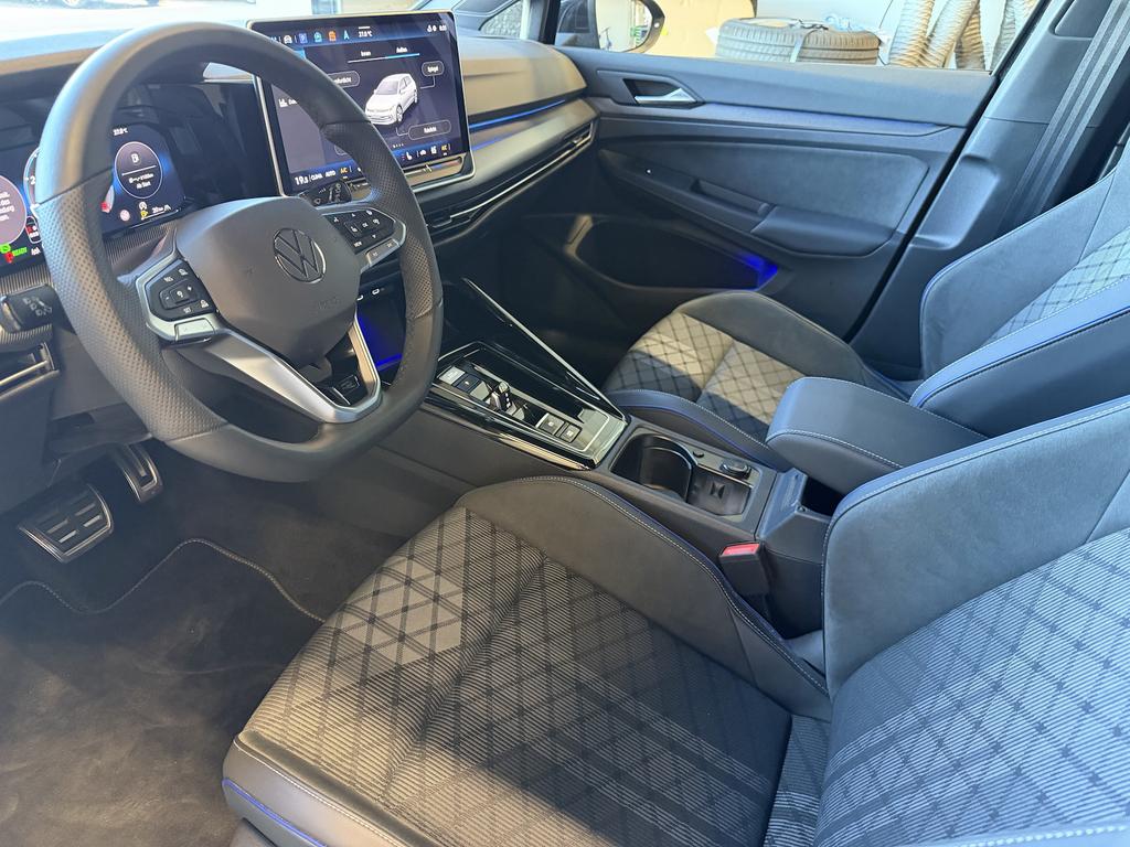 Volkswagen Golf 2026 г. Чёрный, пробег 25837 км