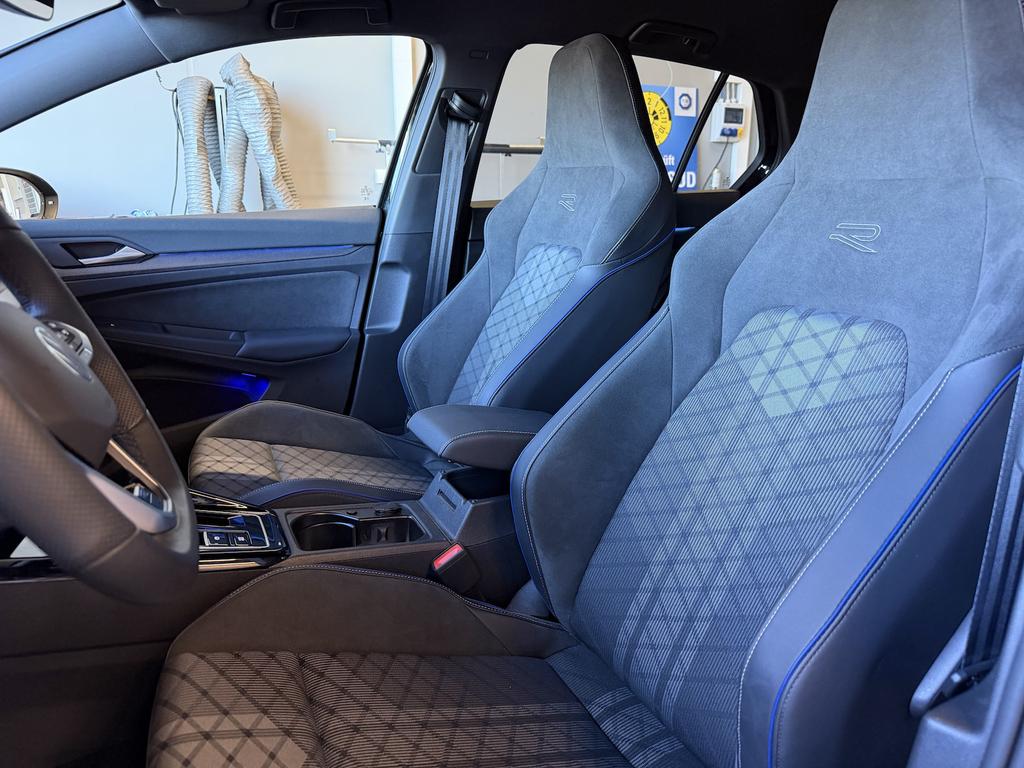 Volkswagen Golf 2026 г. Чёрный, пробег 25837 км