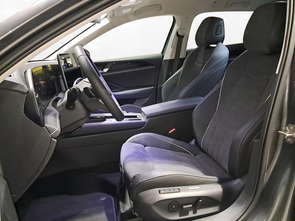Volkswagen PASSAT VARIANT 2026 г. Серый, пробег 6000 км