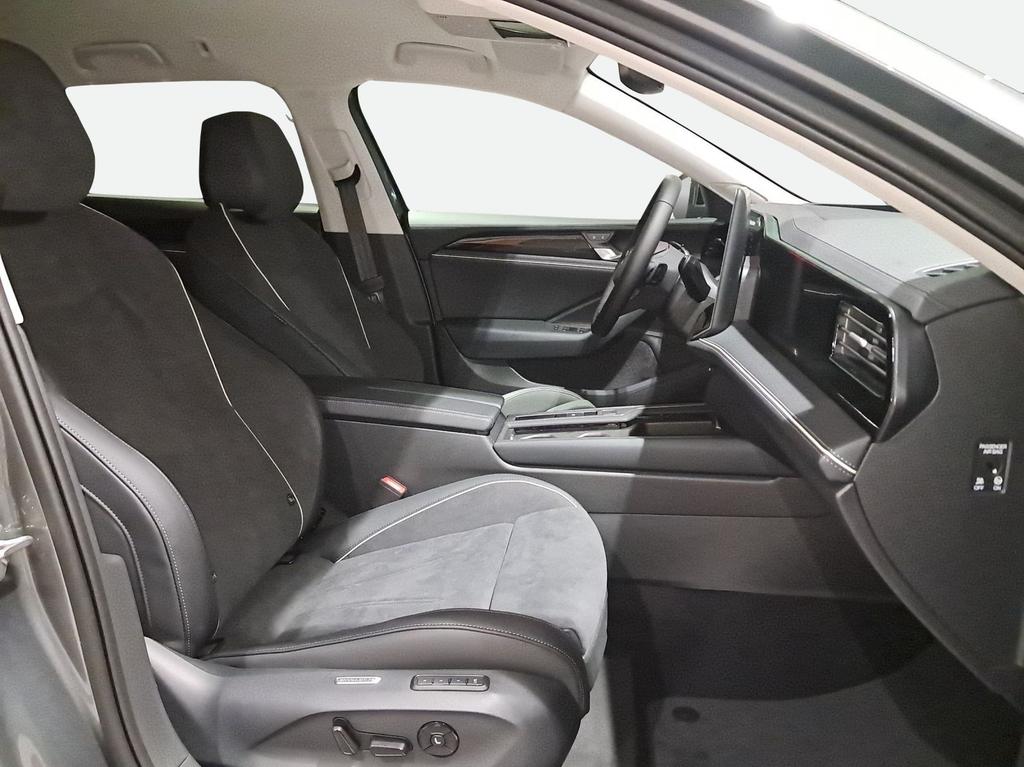 Volkswagen PASSAT VARIANT 2026 г. Серый, пробег 6000 км