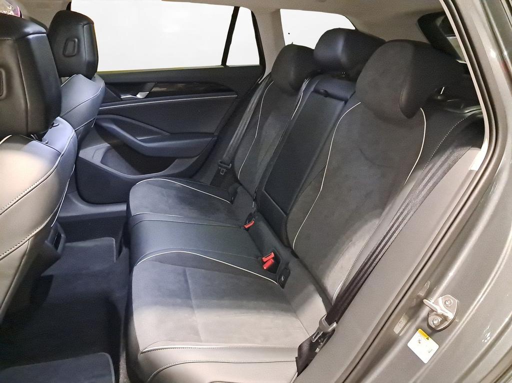 Volkswagen PASSAT VARIANT 2026 г. Серый, пробег 6000 км