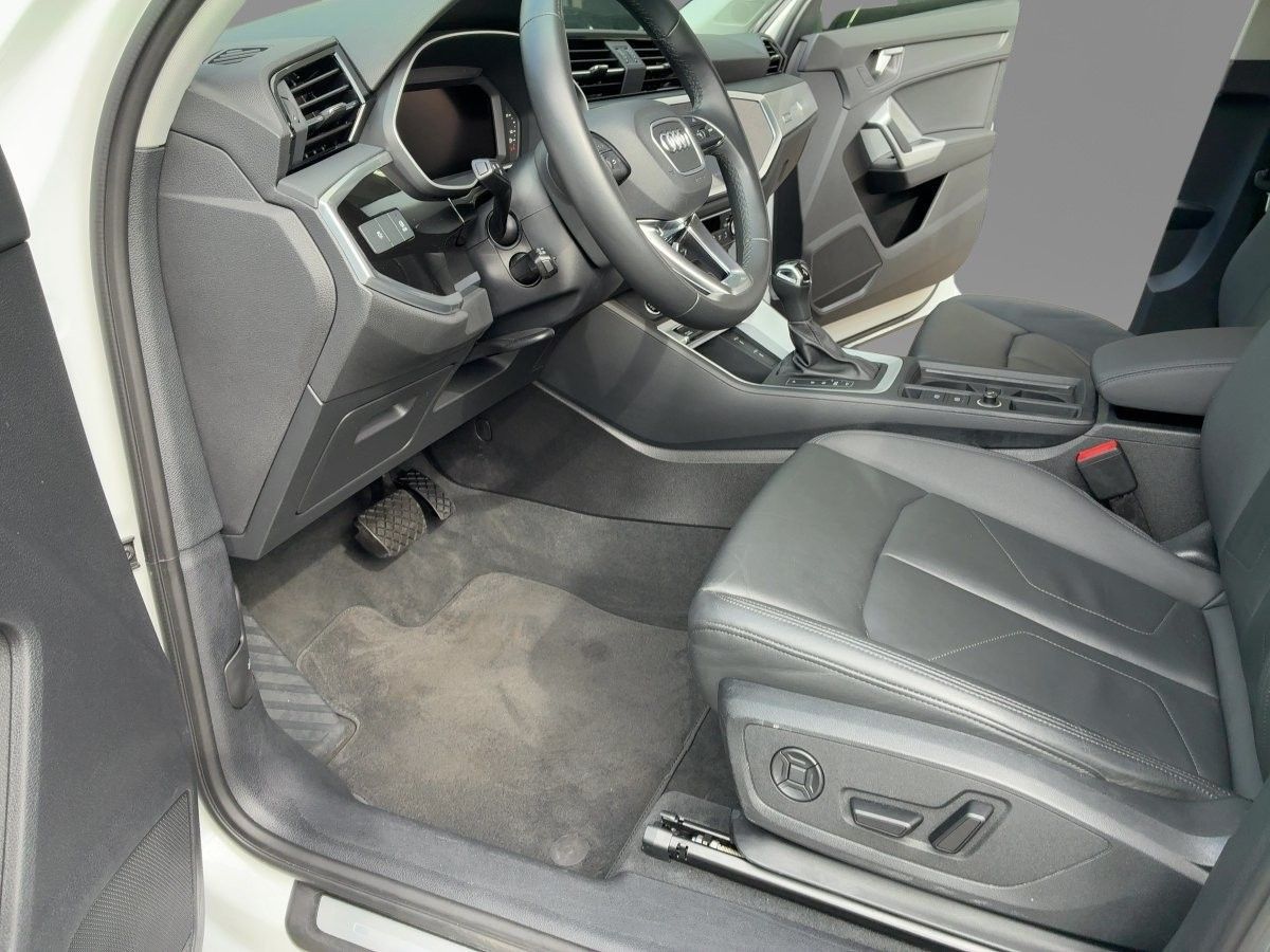 Audi Q3 2022 г. Белый, пробег 47681 км