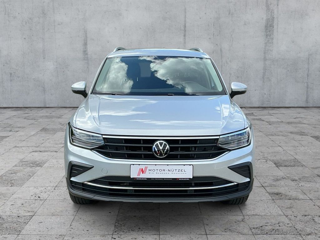 Volkswagen Tiguan 2023 г. Серебристый, пробег 41664 км