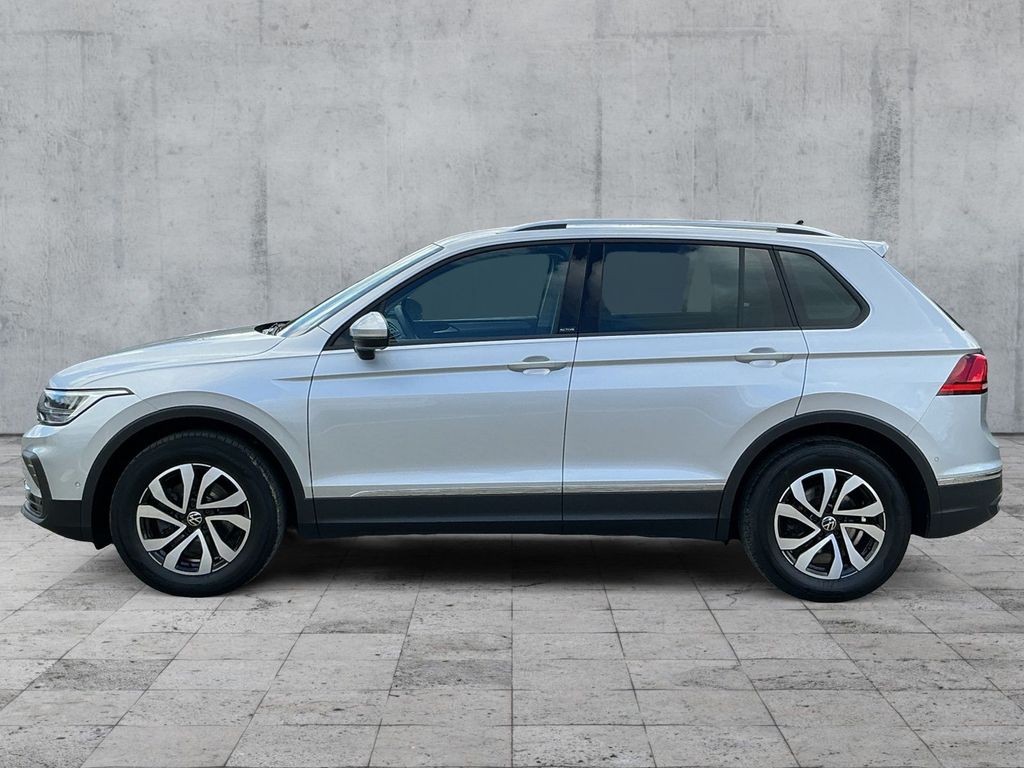 Volkswagen Tiguan 2023 г. Серебристый, пробег 41664 км