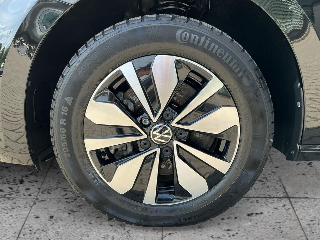 Volkswagen Touran 2025 г. Чёрный, пробег 25925 км