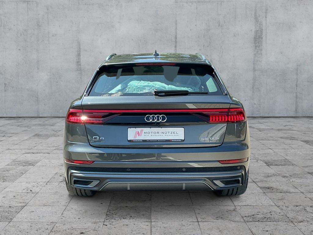 Audi Q8 2022 г. Серый, пробег 15732 км