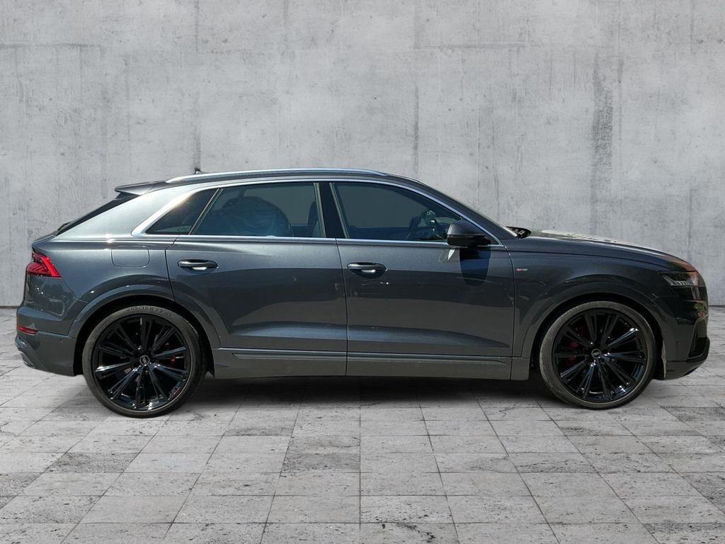 Audi Q8 2022 г. Серый, пробег 15732 км