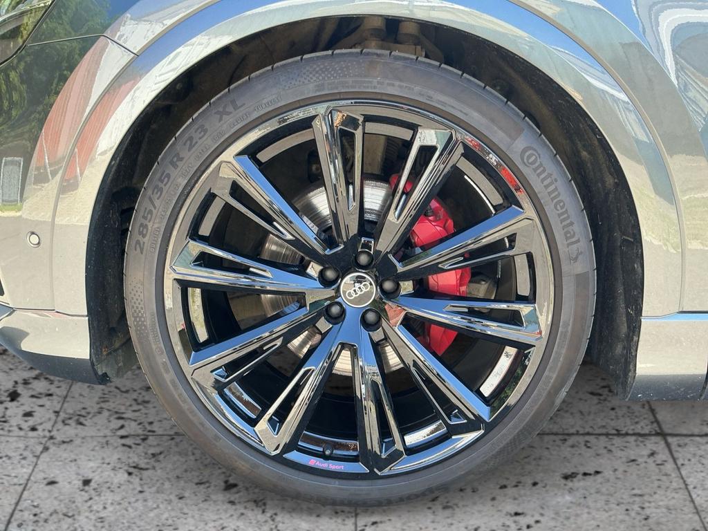 Audi Q8 2022 г. Серый, пробег 15732 км