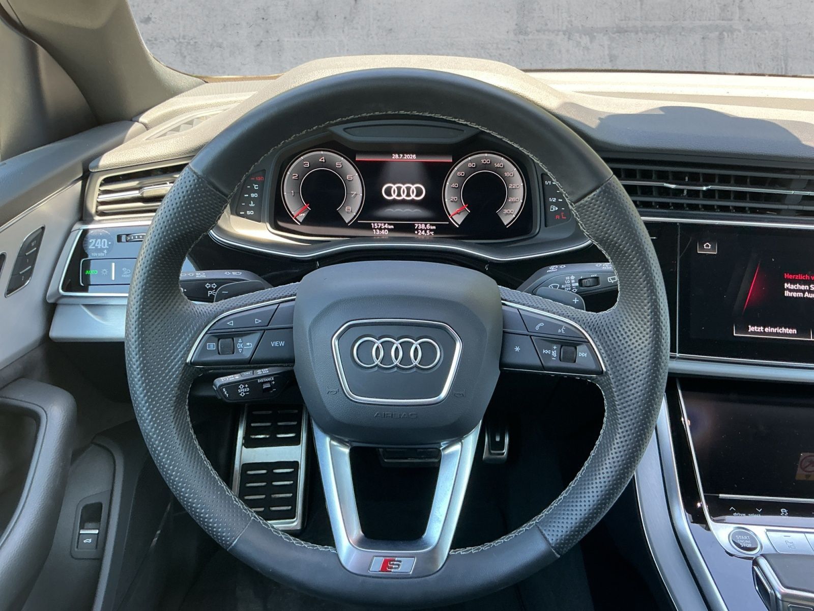 Audi Q8 2022 г. Серый, пробег 15732 км