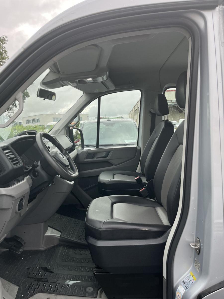 Volkswagen CRAFTER 2021 г. Серебристый, пробег 45833 км