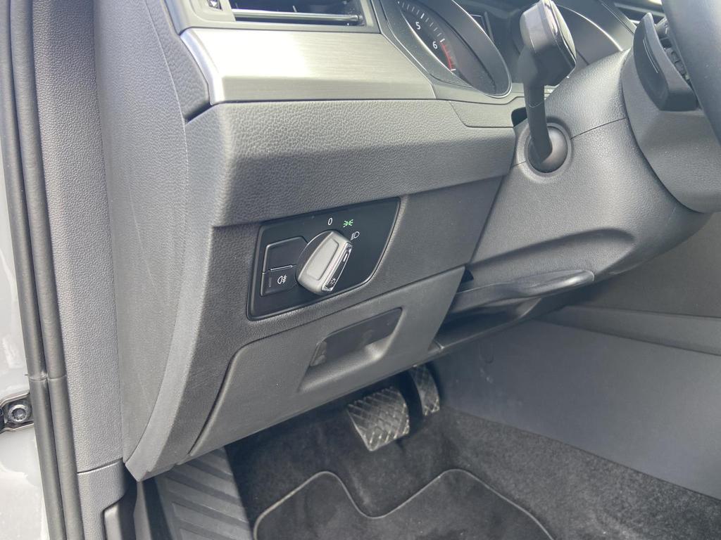 Volkswagen PASSAT VARIANT 2023 г. Серый, пробег 28538 км