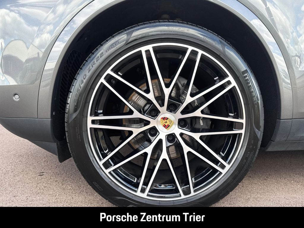 Porsche Cayenne 2023 г. Серый, пробег 39000 км