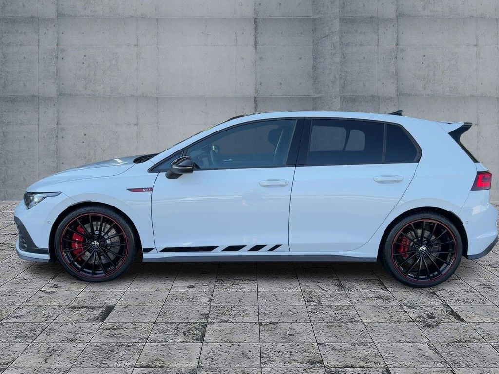 Volkswagen Golf 2023 г. Белый, пробег 26012 км