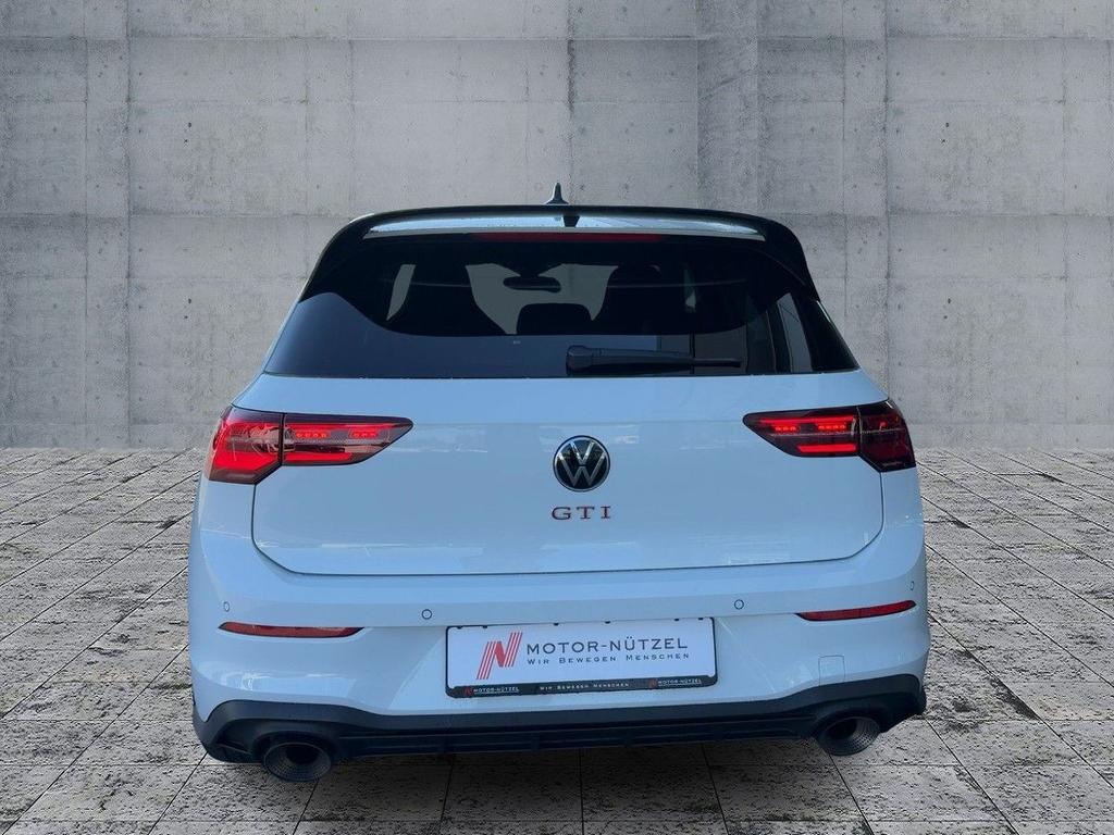 Volkswagen Golf 2023 г. Белый, пробег 26012 км
