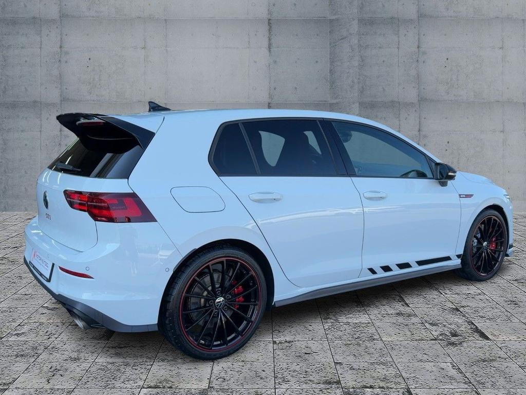 Volkswagen Golf 2023 г. Белый, пробег 26012 км