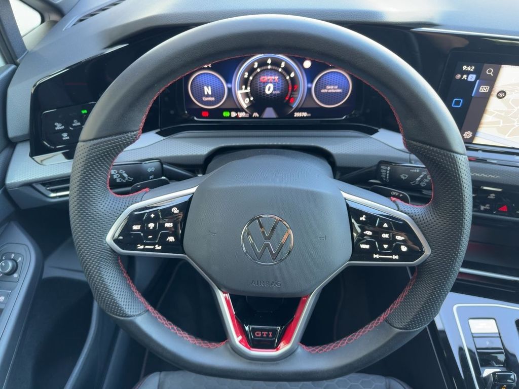 Volkswagen Golf 2023 г. Белый, пробег 26012 км