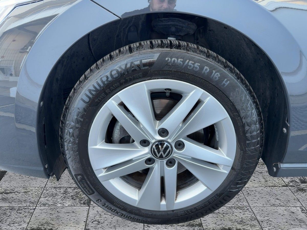Volkswagen Golf 2024 г. Серый, пробег 18864 км