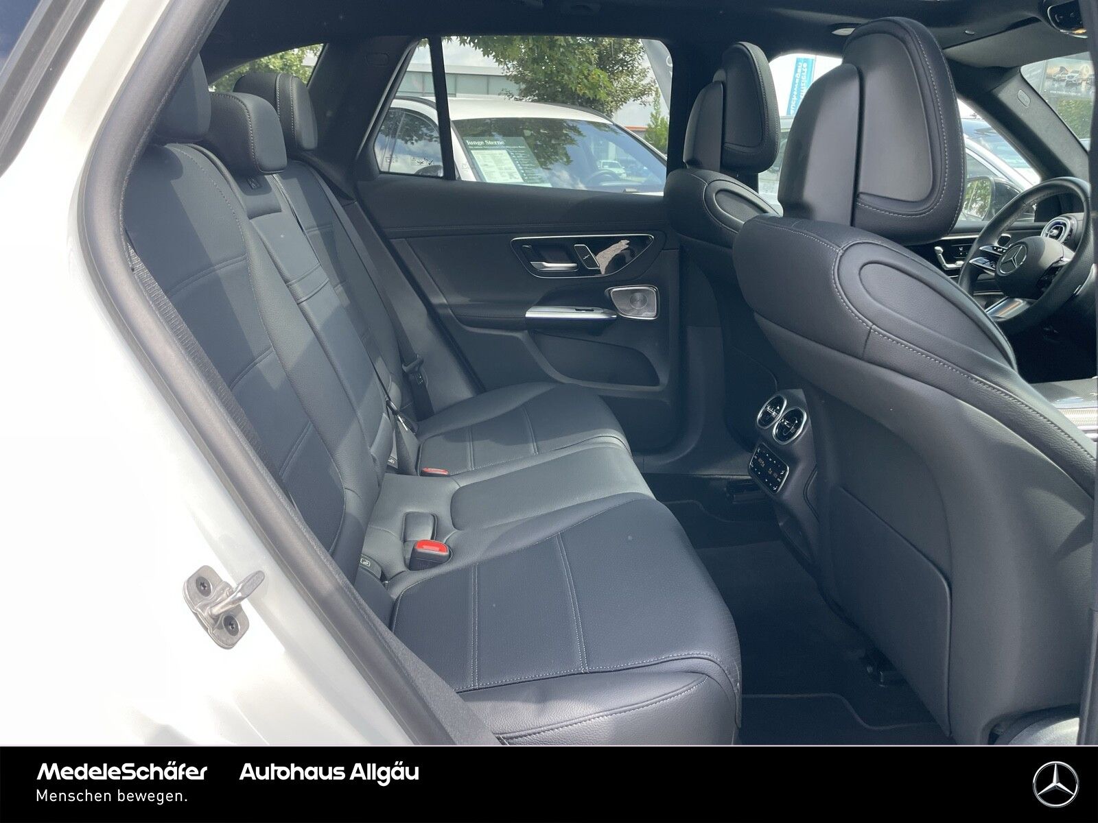 Mercedes-Benz GLC 450 2024 г. Белый, пробег 31250 км