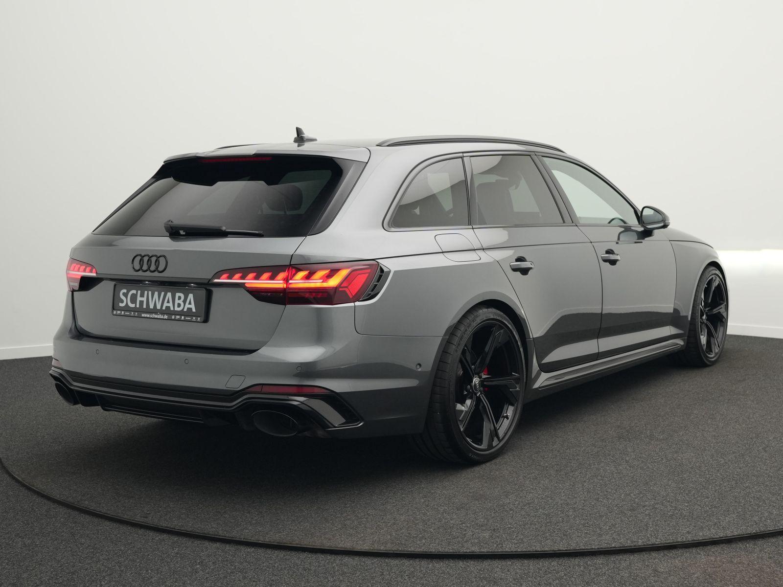 Audi RS4 2023 г. Серый, пробег 27500 км