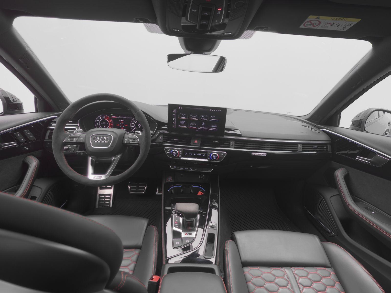 Audi RS4 2023 г. Серый, пробег 27500 км