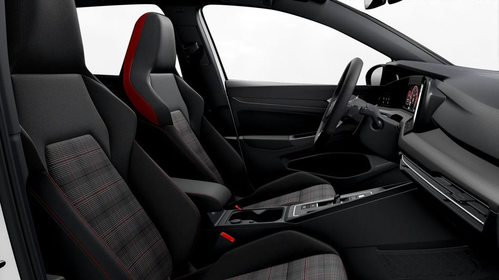 Volkswagen Golf 2022 г. Белый, пробег 51870 км