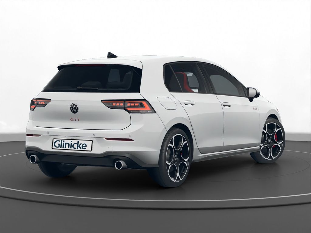 Volkswagen Golf 2024 г. Белый, пробег 20790 км