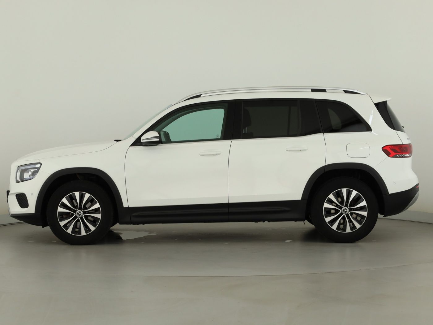 Mercedes-Benz GLB 200 2022 г. Белый, пробег 34583 км