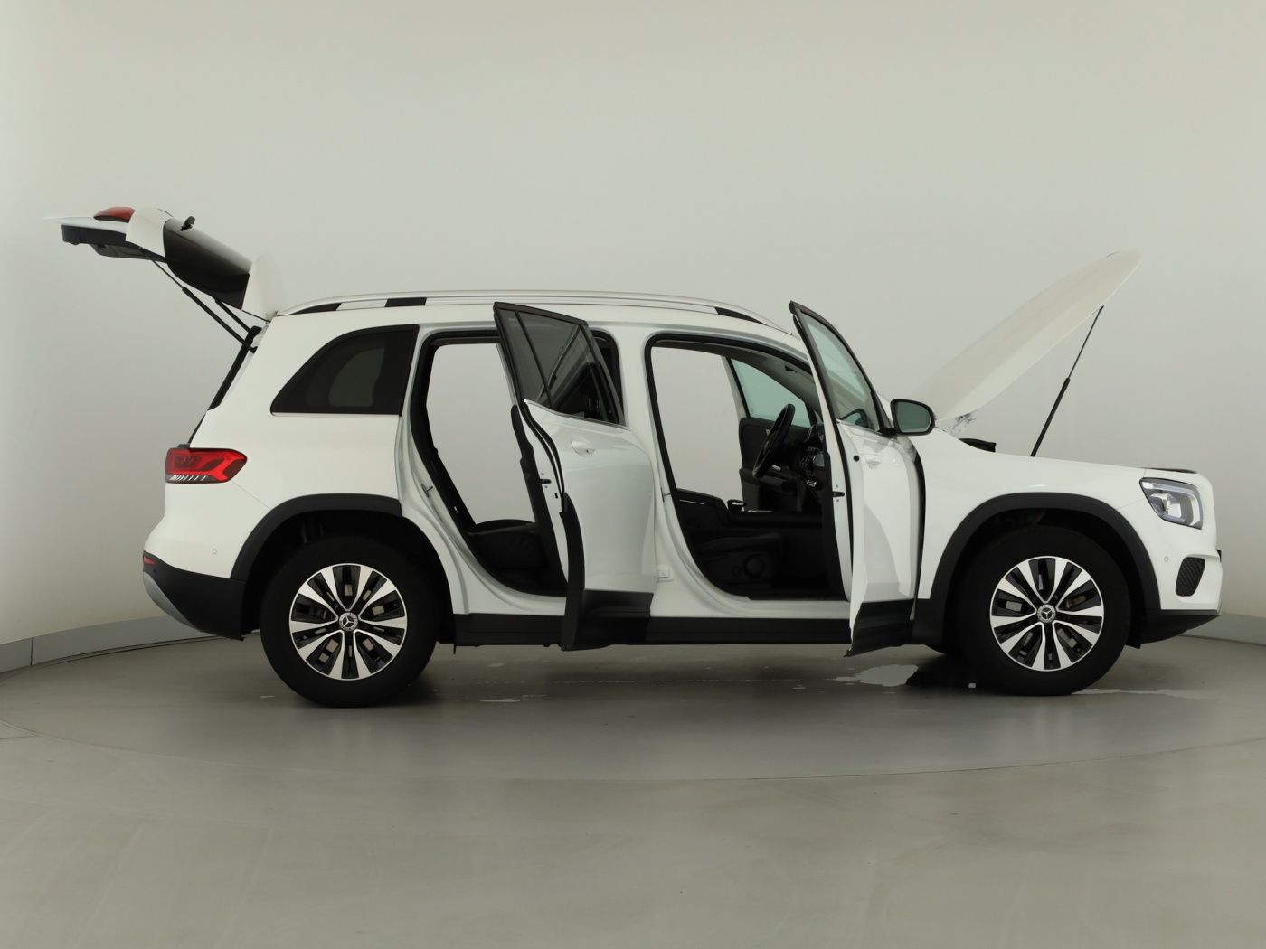 Mercedes-Benz GLB 200 2022 г. Белый, пробег 34583 км